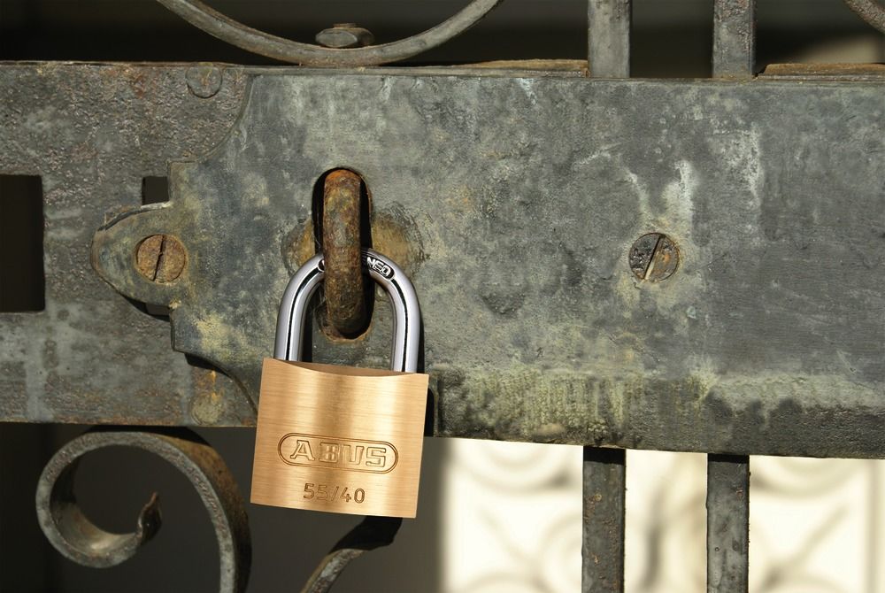 ABUSSchloss55VorhangschlossMessing2858Gold