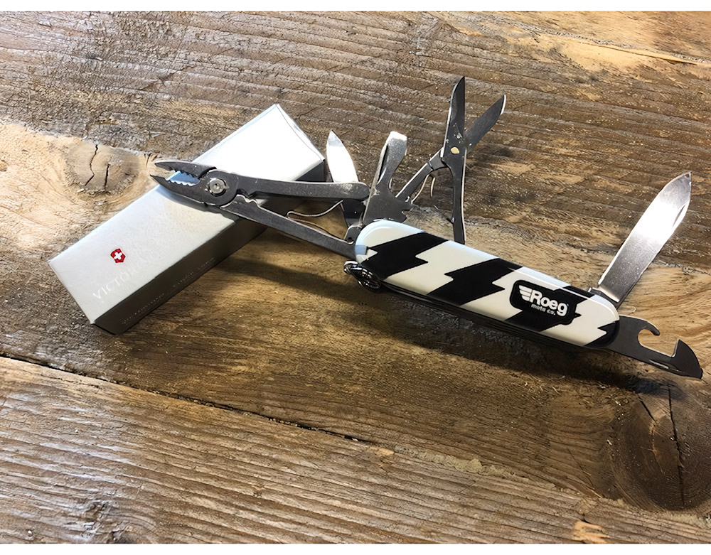 RoegMultitoolVictorinoxRoadKnife